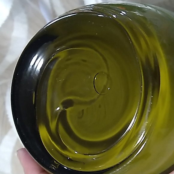 Stunning Vintage Green Swirled Art Glass Vase - Picture 5 of 10